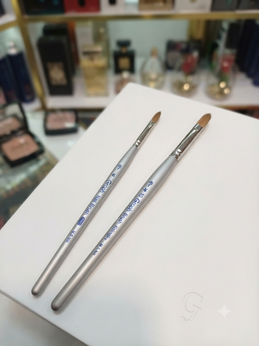 قلم زبان گربه‌ای و سر گرد تخصصی طراحی و کاشت ناخن گراف مدل کولینسکی (Graph Kolinsky Round / Oval Nail Brush)؛ موی طبیعی سمور